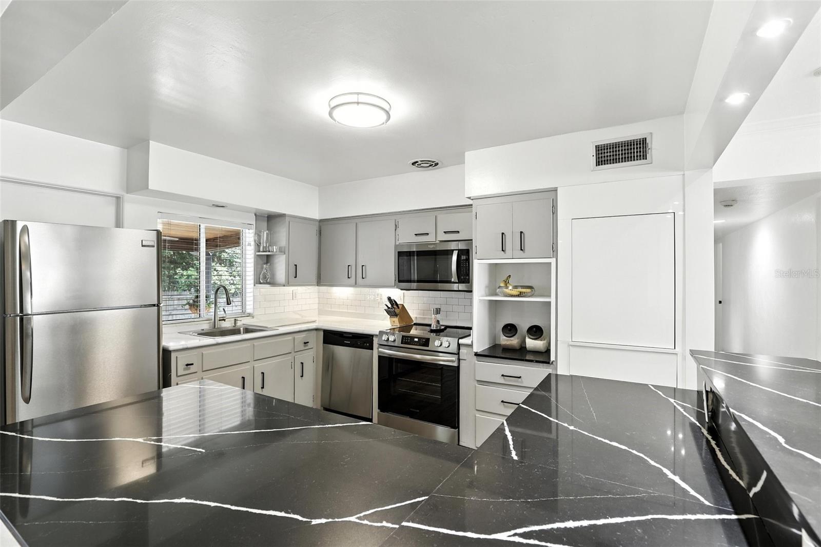 100 W NEW HAMPSHIRE ST