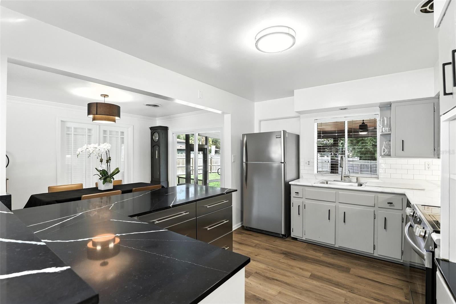 100 W NEW HAMPSHIRE ST