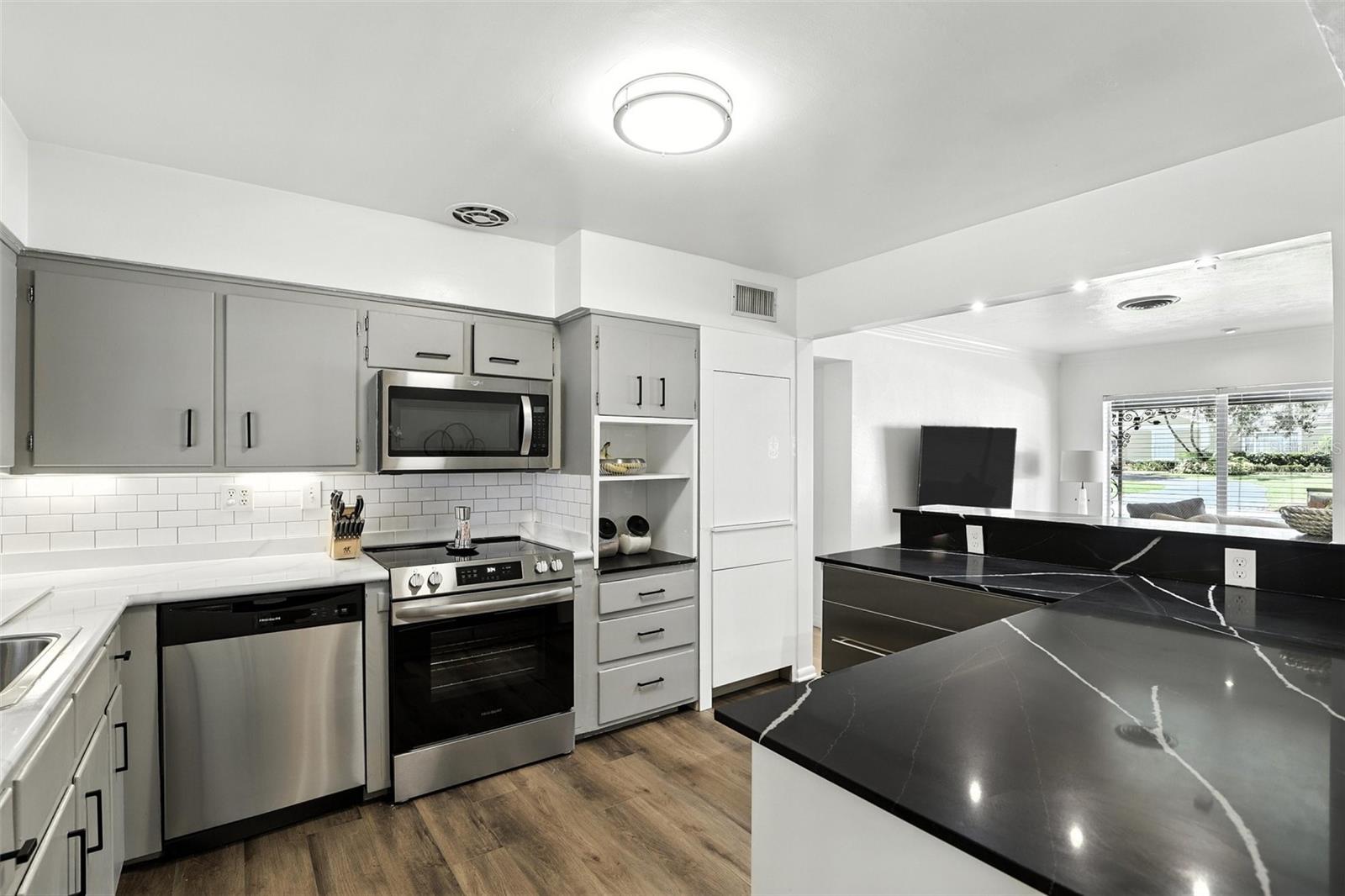 100 W NEW HAMPSHIRE ST