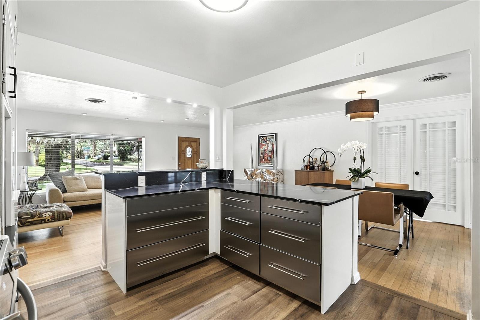 100 W NEW HAMPSHIRE ST