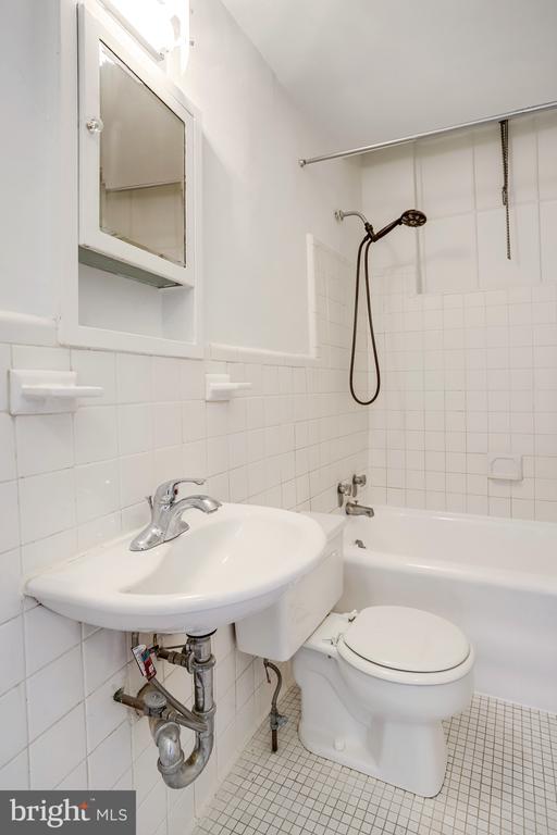 2032-2040 Belmont Rd NW #521