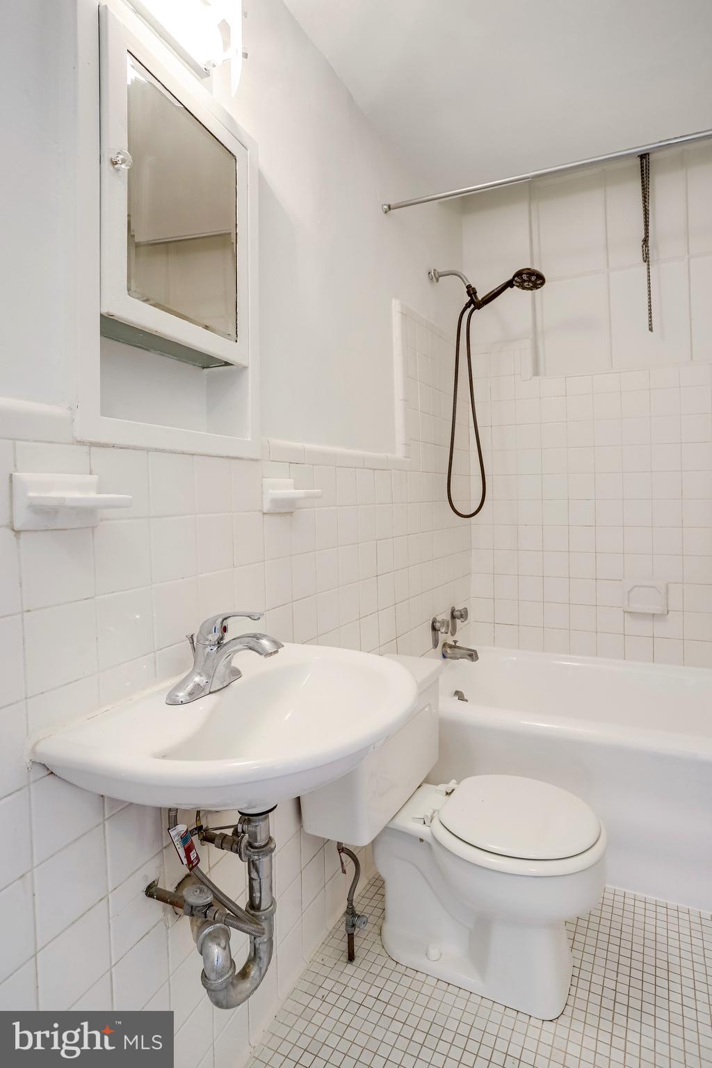 2032-2040 Belmont Rd NW #521