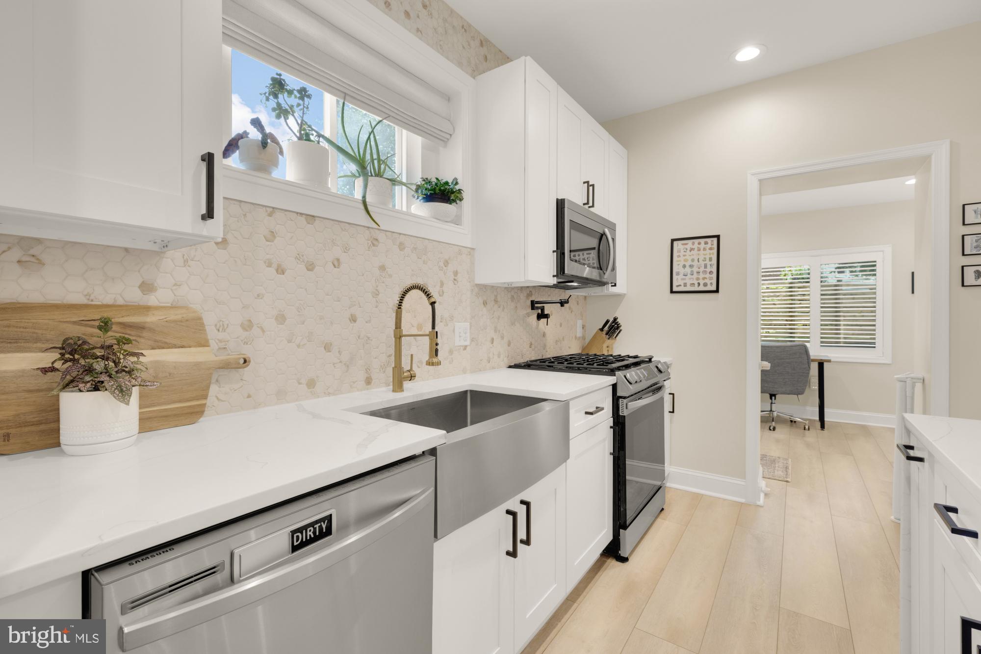 1217 TAYLOR STREET NE