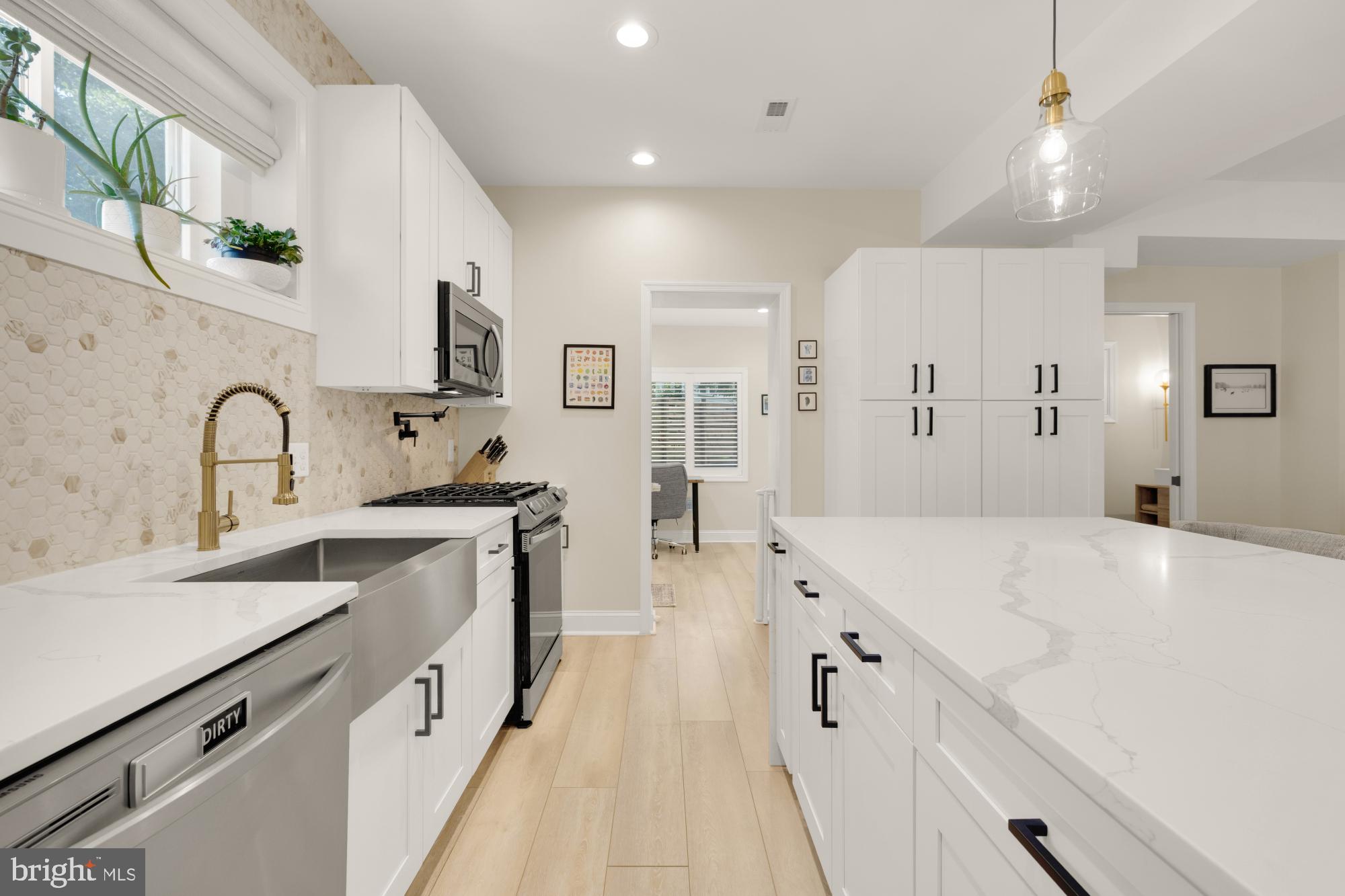 1217 TAYLOR STREET NE