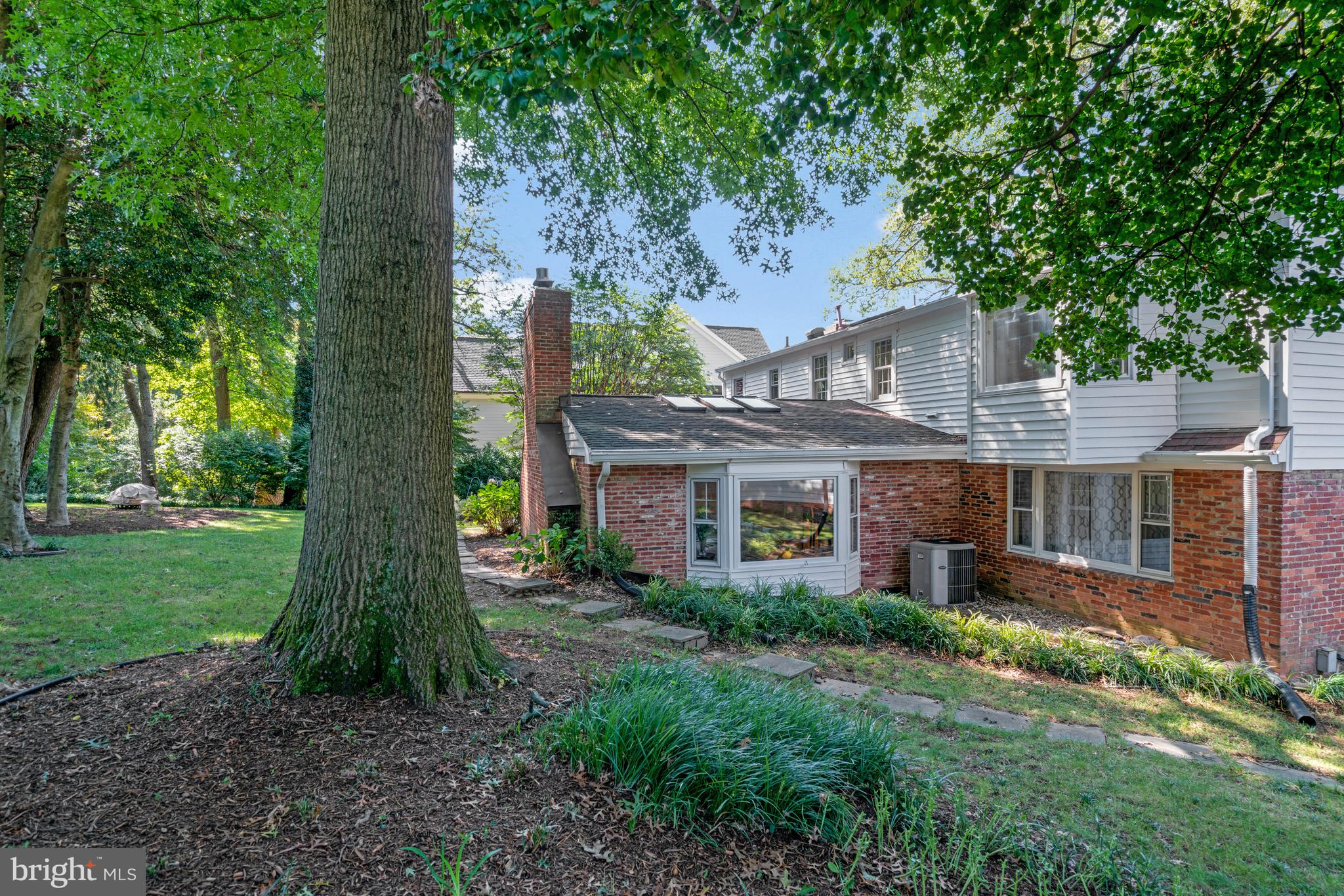 3413 N BUCHANAN STREET