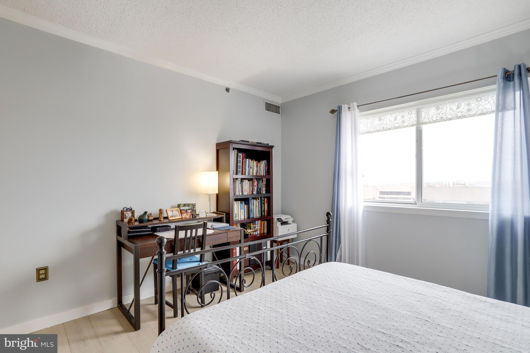1211 S Eads St #1904