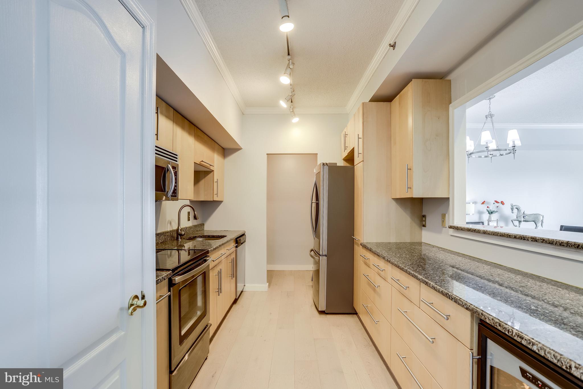 1211 S Eads St #1904