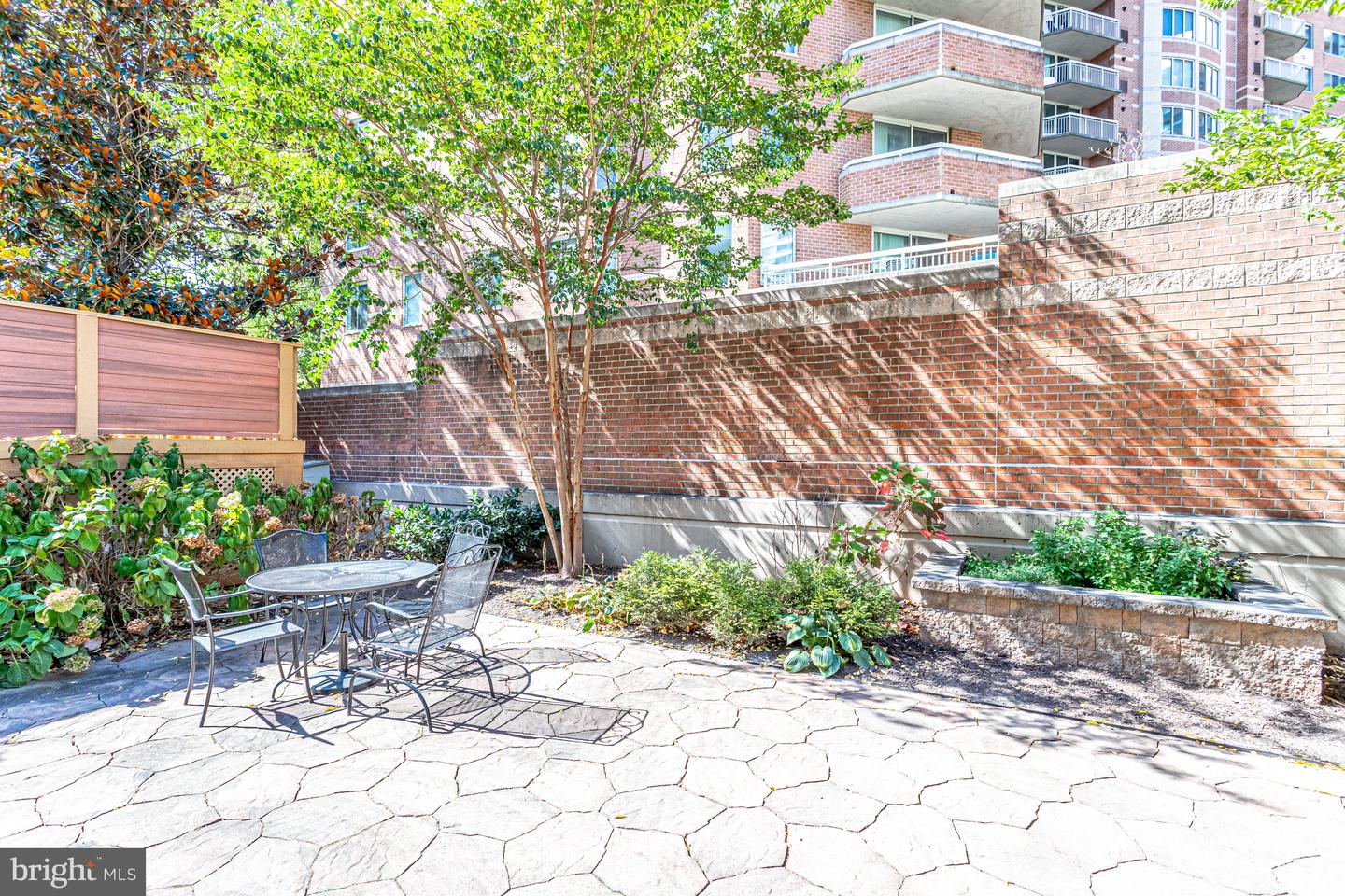 1211 S Eads St #1904