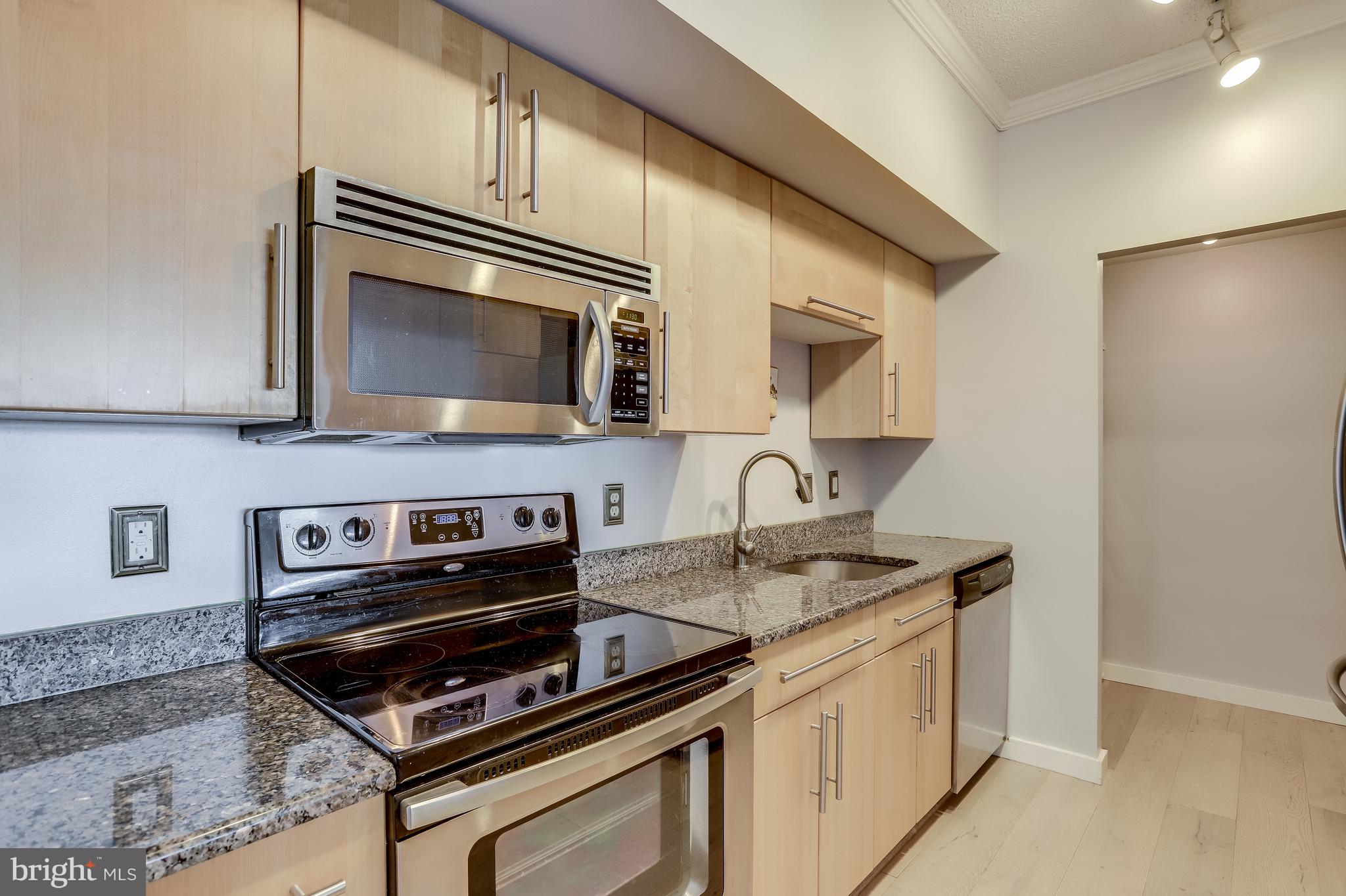 1211 S Eads St #1904