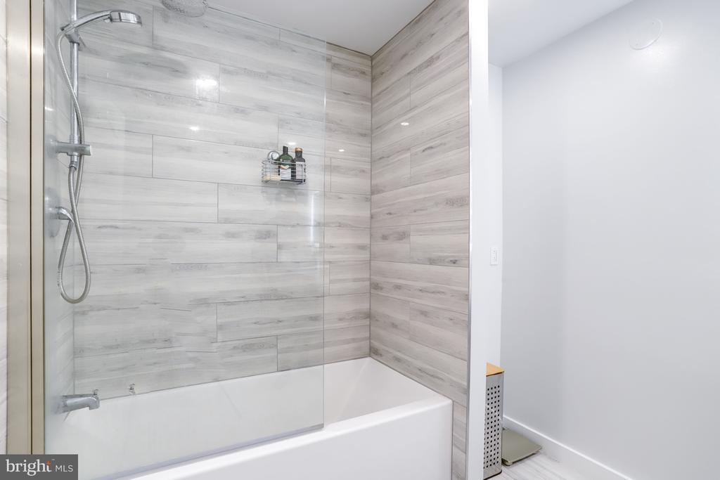 1211 S Eads St #1904