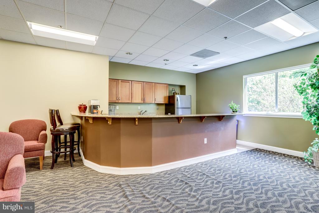 1211 S Eads St #1904