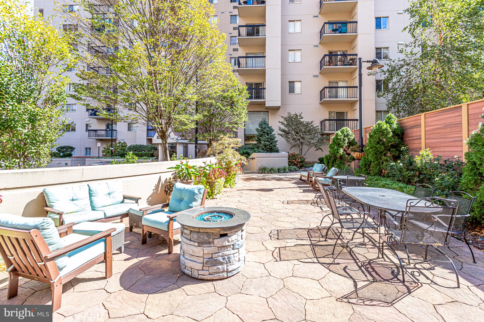 1211 S Eads St #1904