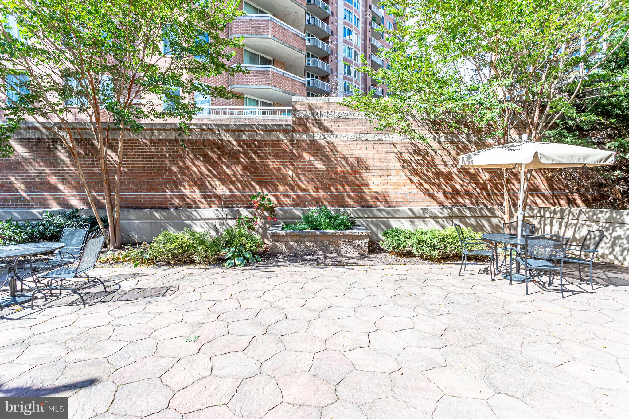 1211 S Eads St #1904