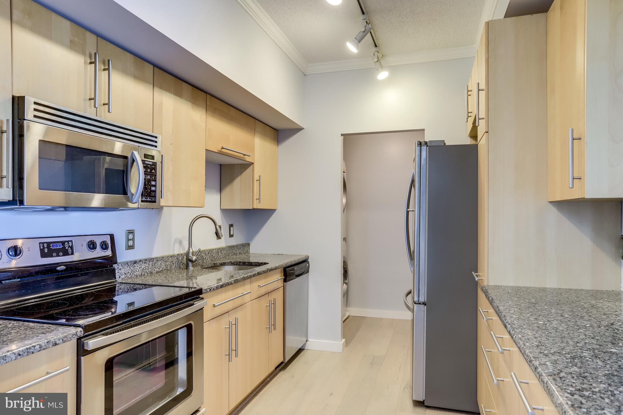 1211 S Eads St #1904