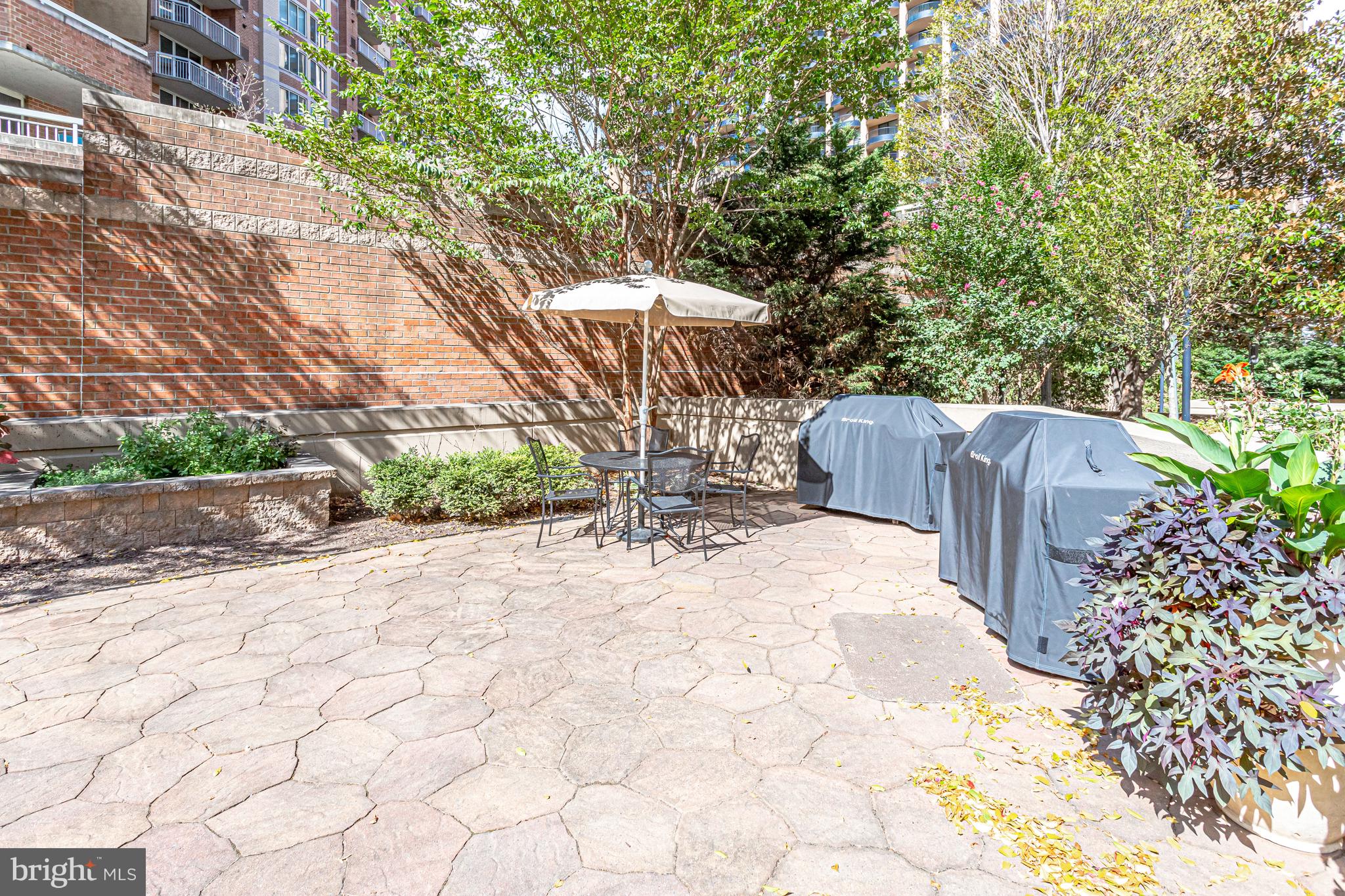 1211 S Eads St #1904