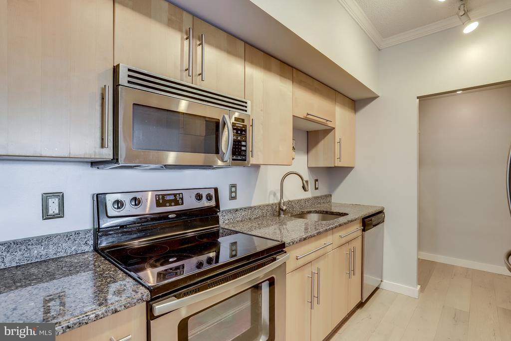 1211 S Eads St #1904