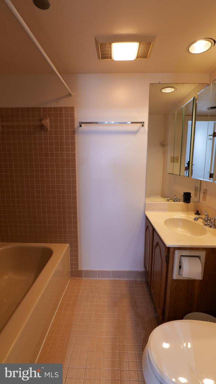 1301 N COURTHOUSE RD #1102