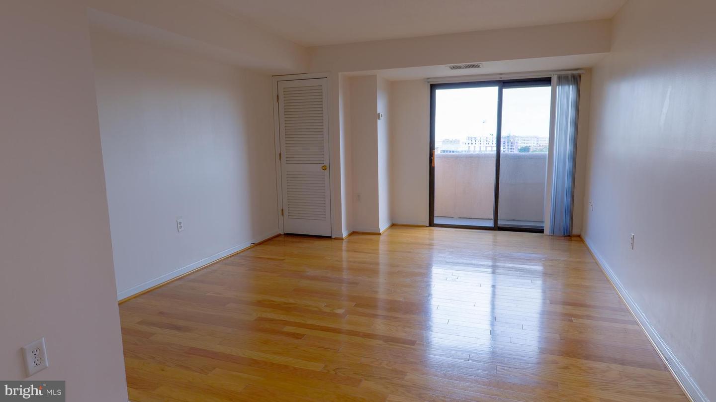 1301 N COURTHOUSE RD #1102