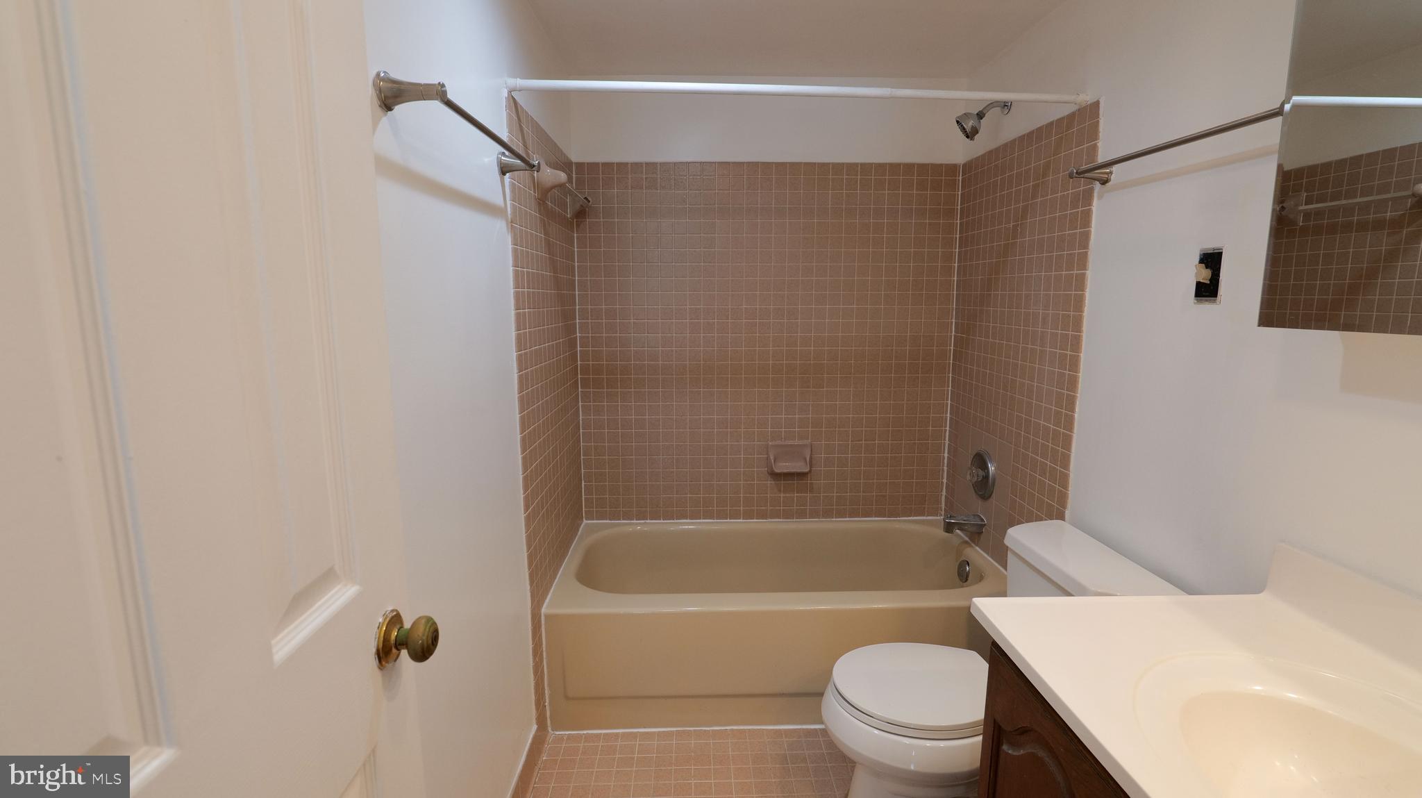1301 N COURTHOUSE RD #1104