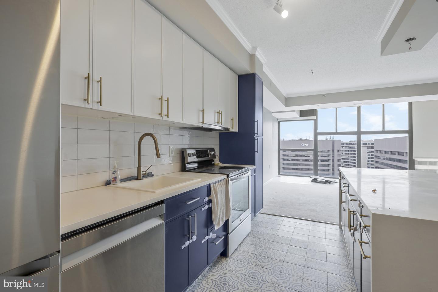 1211 S EADS ST #1704