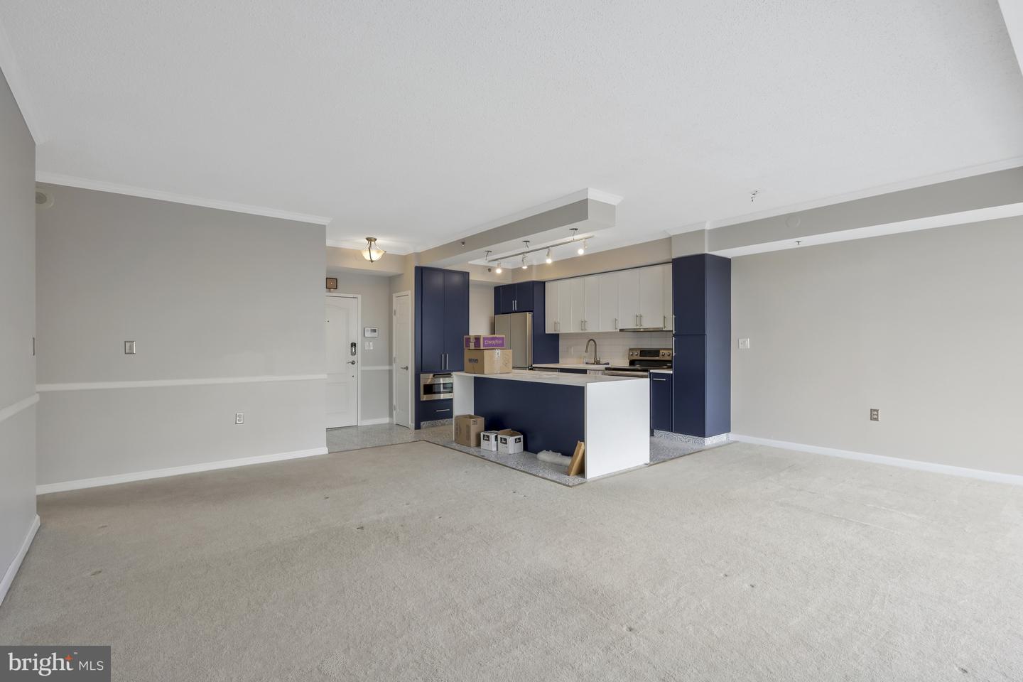 1211 S EADS ST #1704