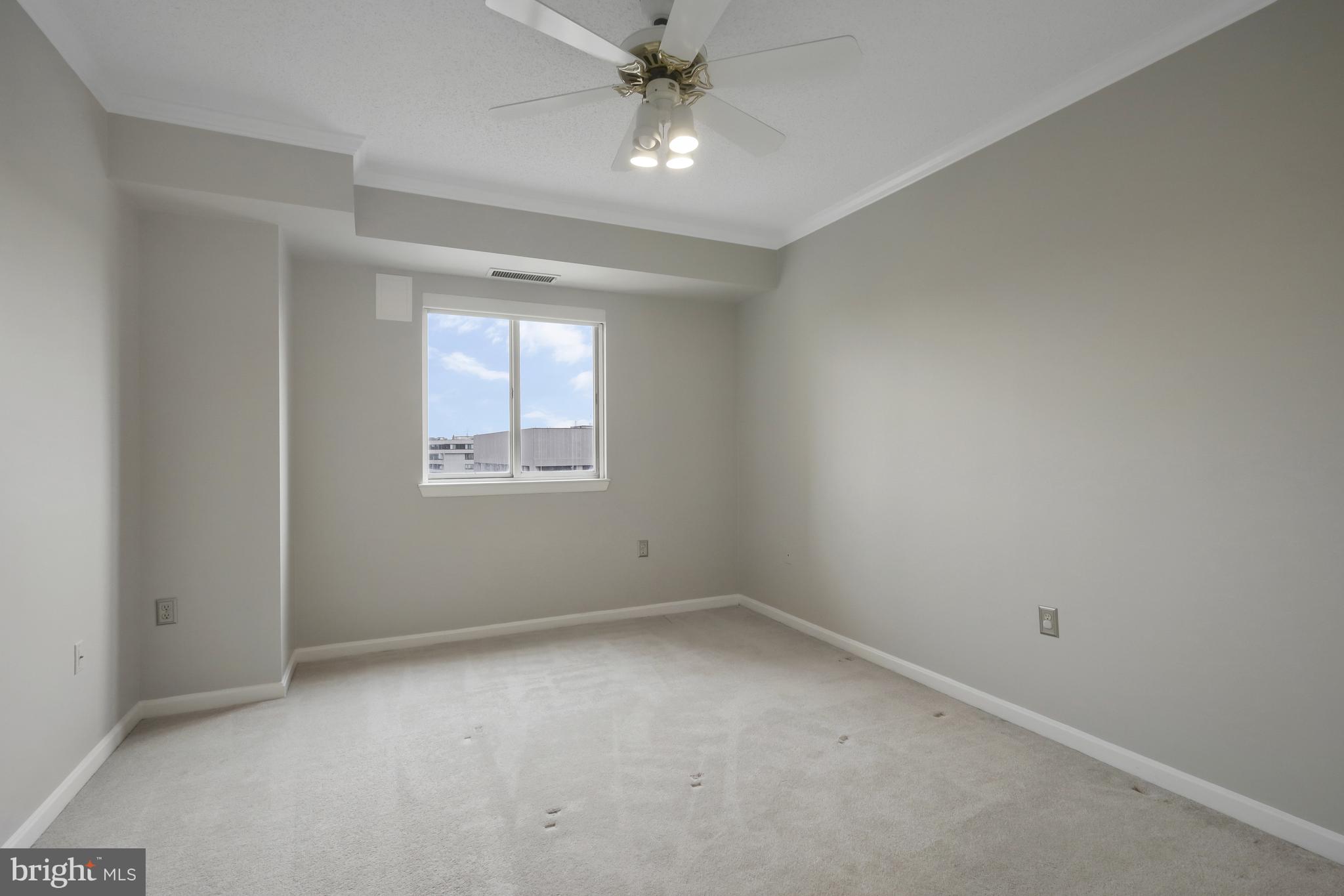 1211 S EADS ST #1704