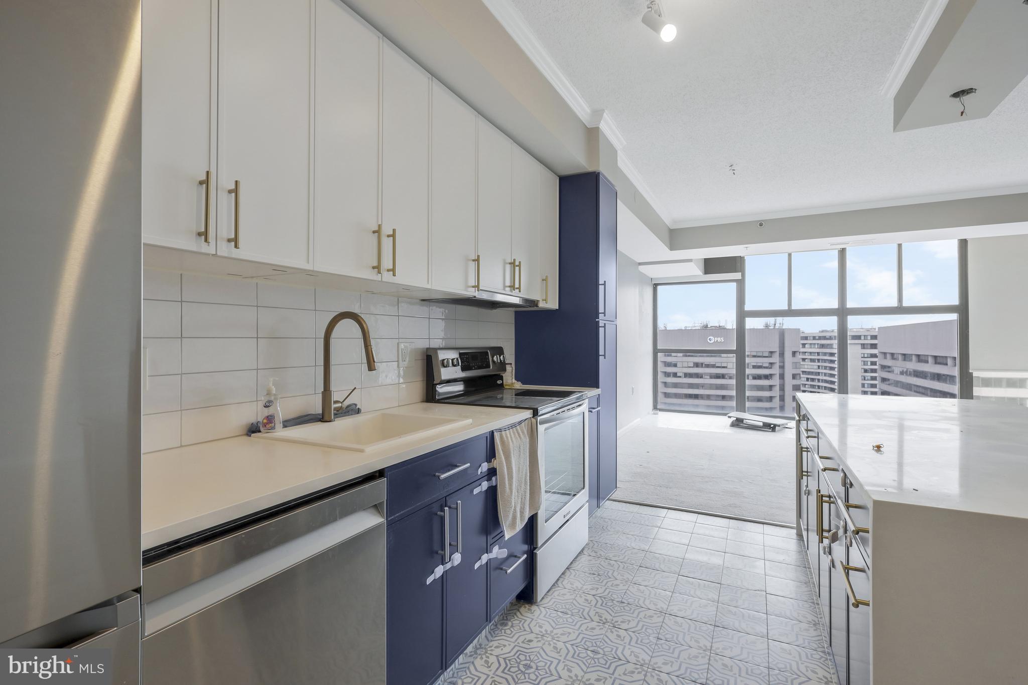 1211 S EADS ST #1704
