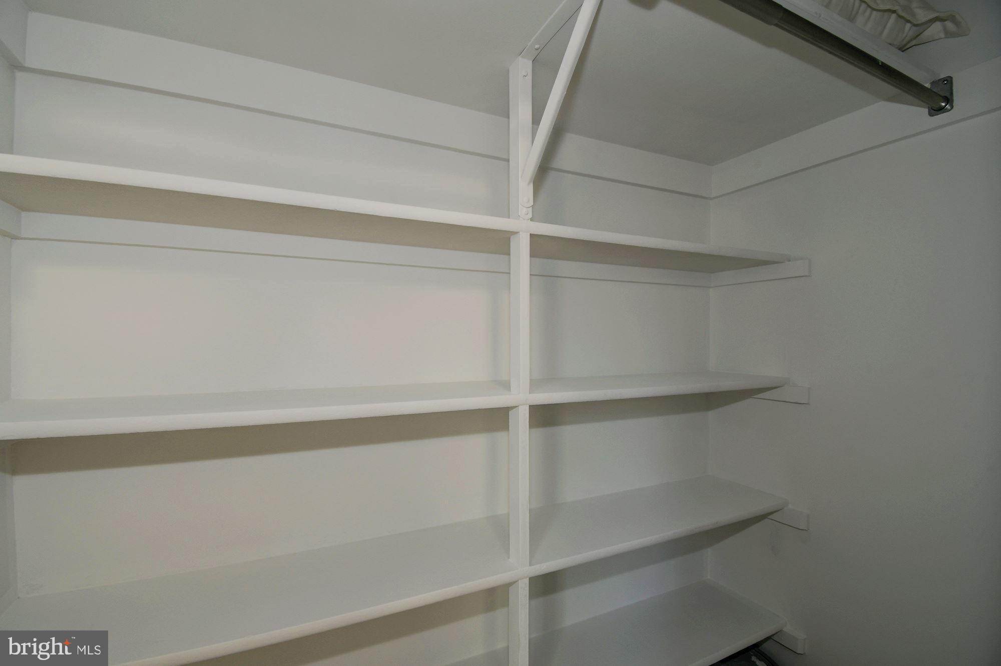 6924 FAIRFAX DR #204