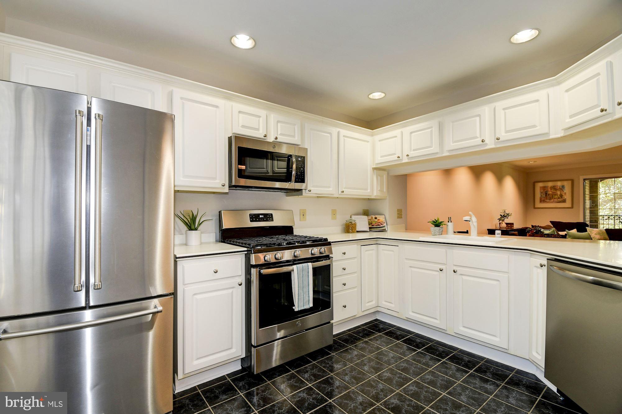 6924 FAIRFAX DR #204