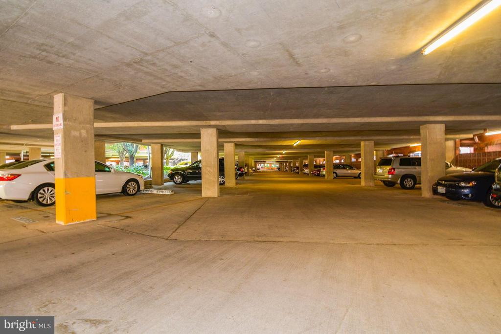 6924 FAIRFAX DR #204