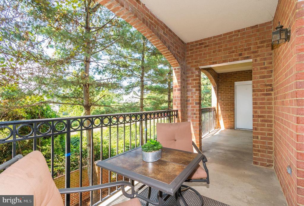 6924 FAIRFAX DR #204