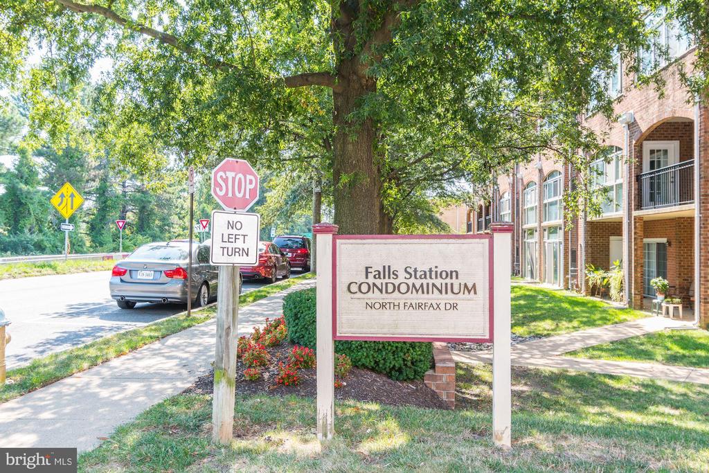 6924 FAIRFAX DR #204