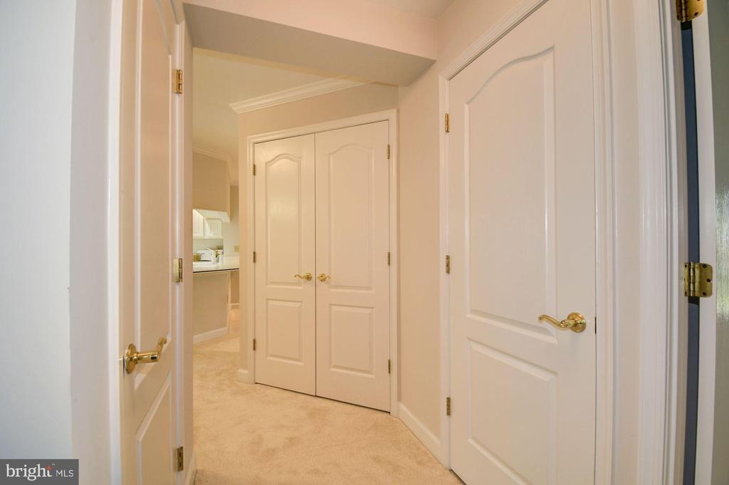 6924 FAIRFAX DR #204