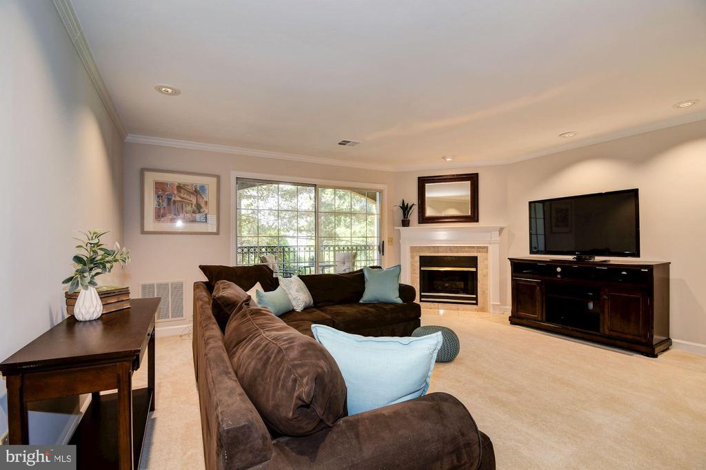 6924 FAIRFAX DR #204