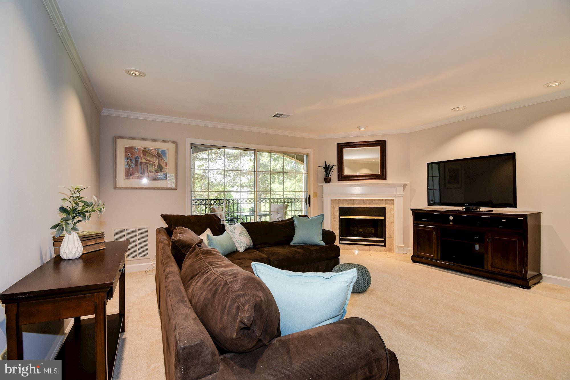 6924 FAIRFAX DR #204