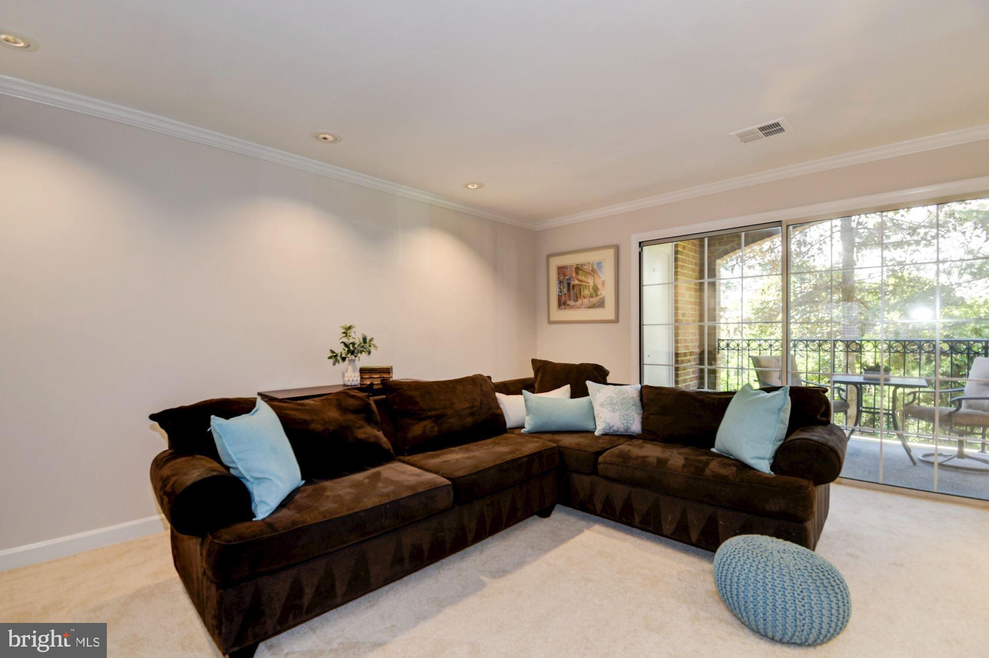 6924 FAIRFAX DR #204