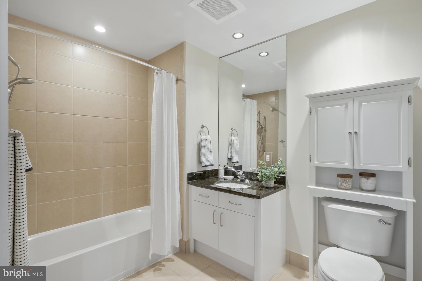 3409 Wilson Blvd #204