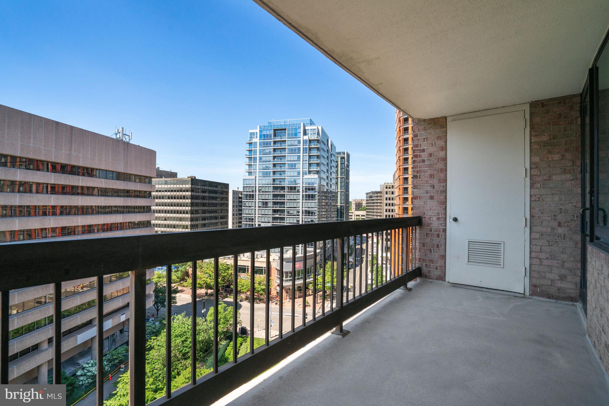 1805 Crystal Dr #1016s