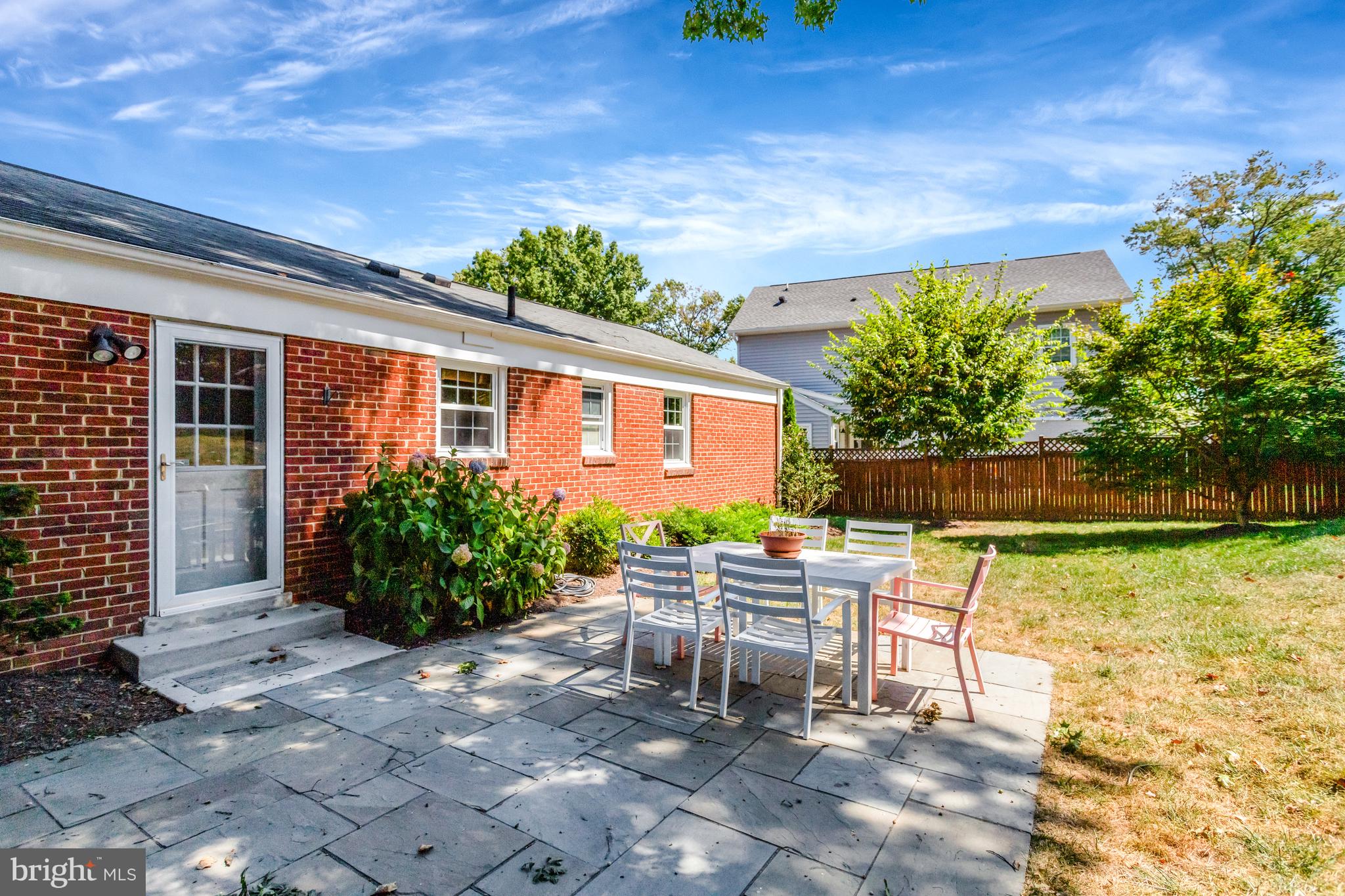 6086 9TH ROAD N