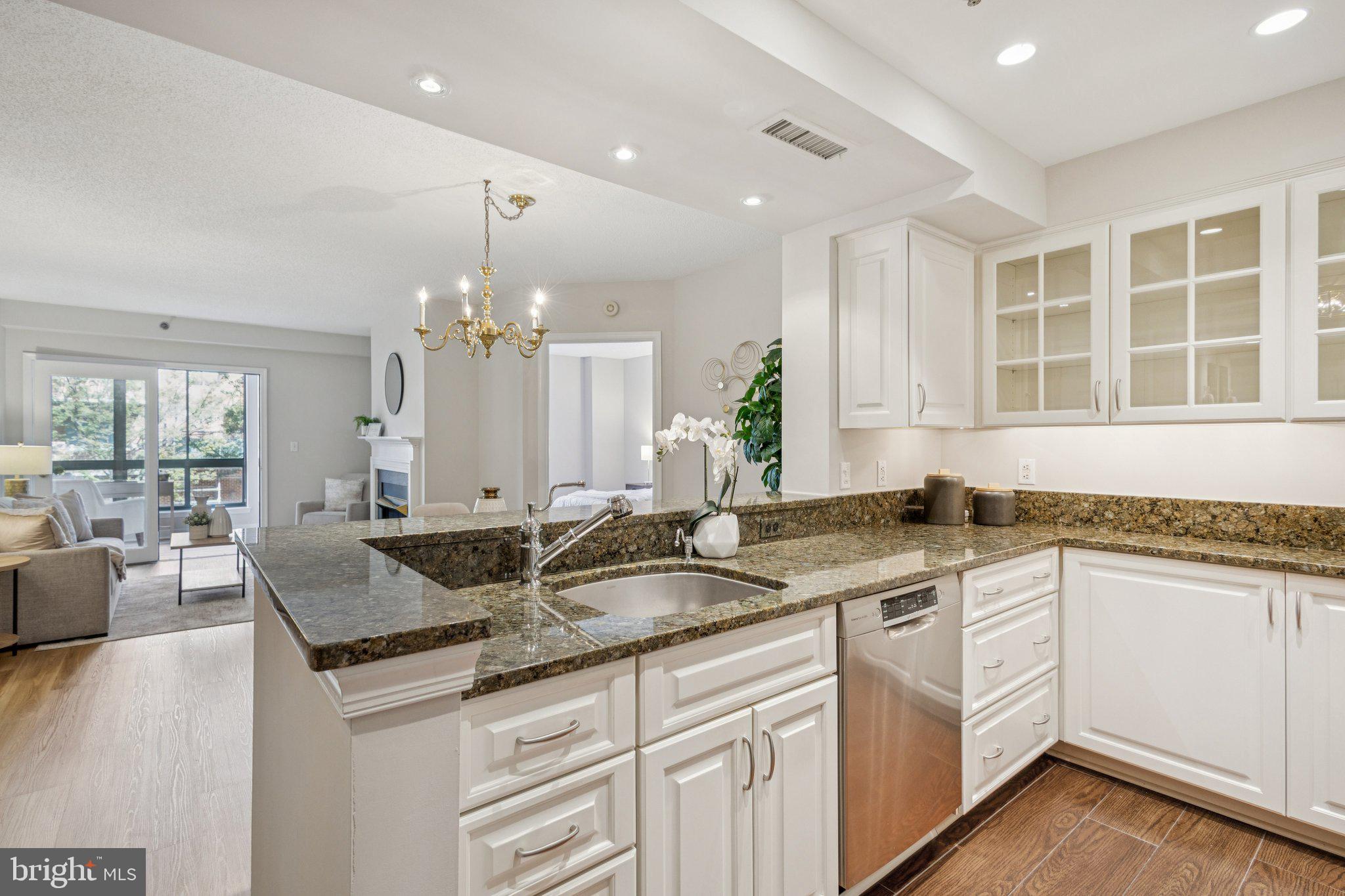 1050 N TAYLOR STREET 1-208