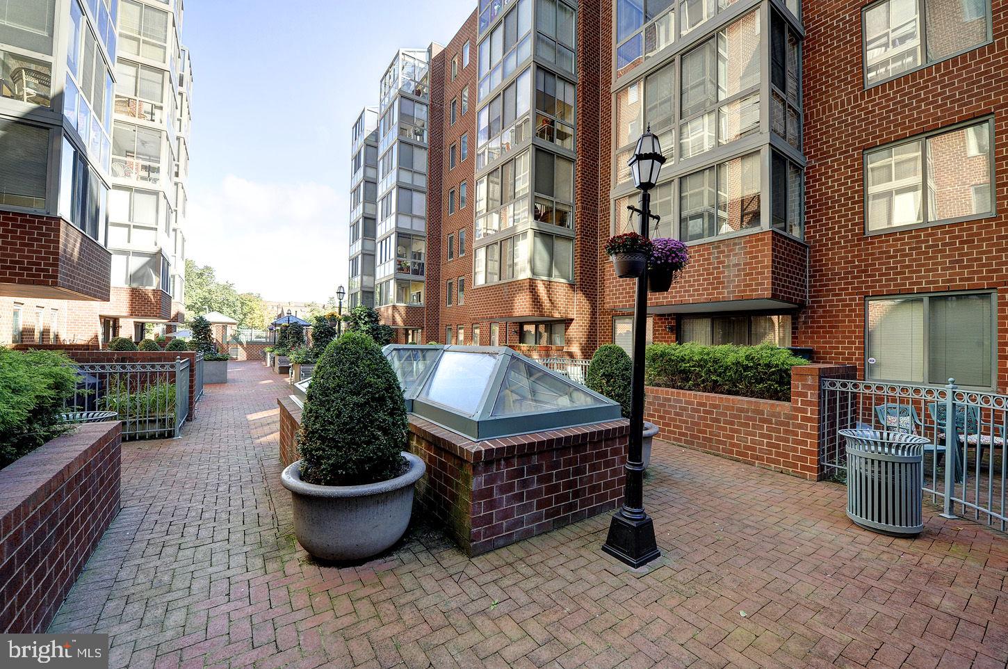 1050 N TAYLOR STREET 1-208