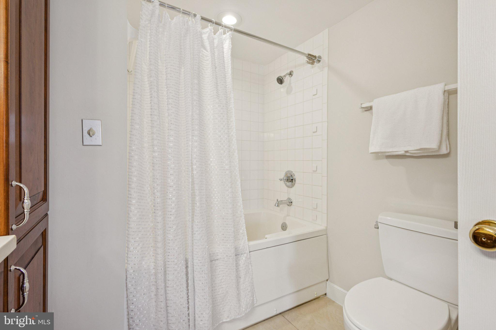 1050 N TAYLOR STREET 1-208