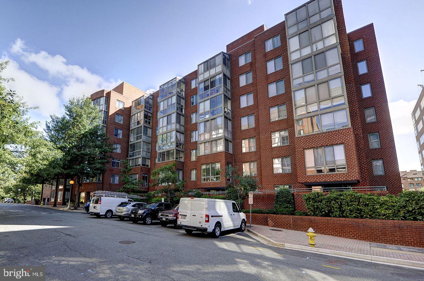 1050 N TAYLOR STREET 1-208