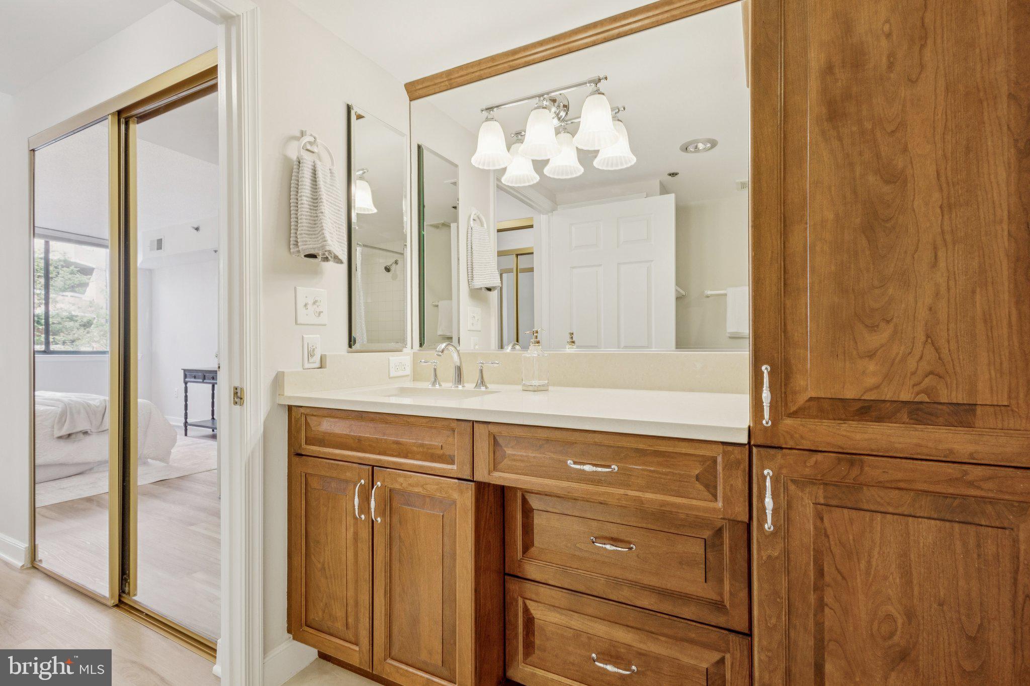 1050 N TAYLOR STREET 1-208