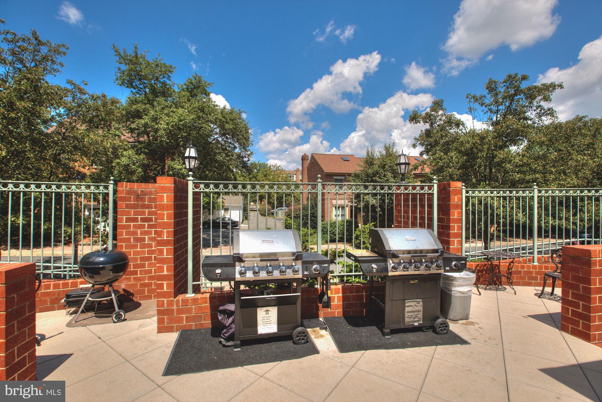 1050 N TAYLOR STREET 1-208