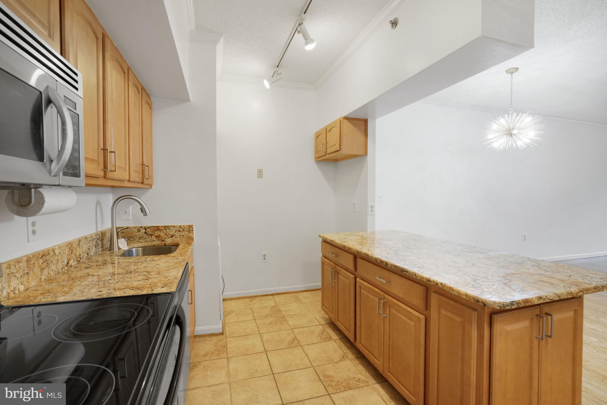 1211 S EADS STREET 1011