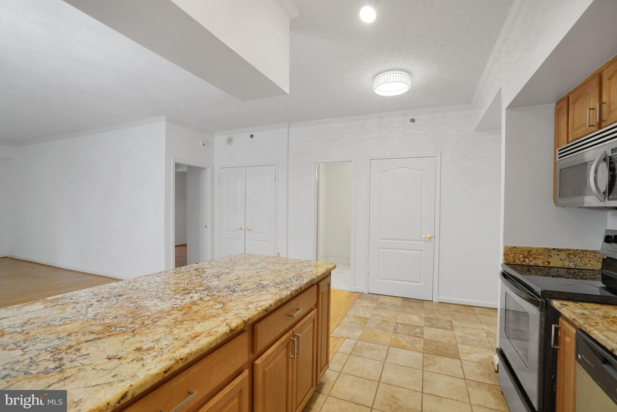 1211 S EADS STREET 1011