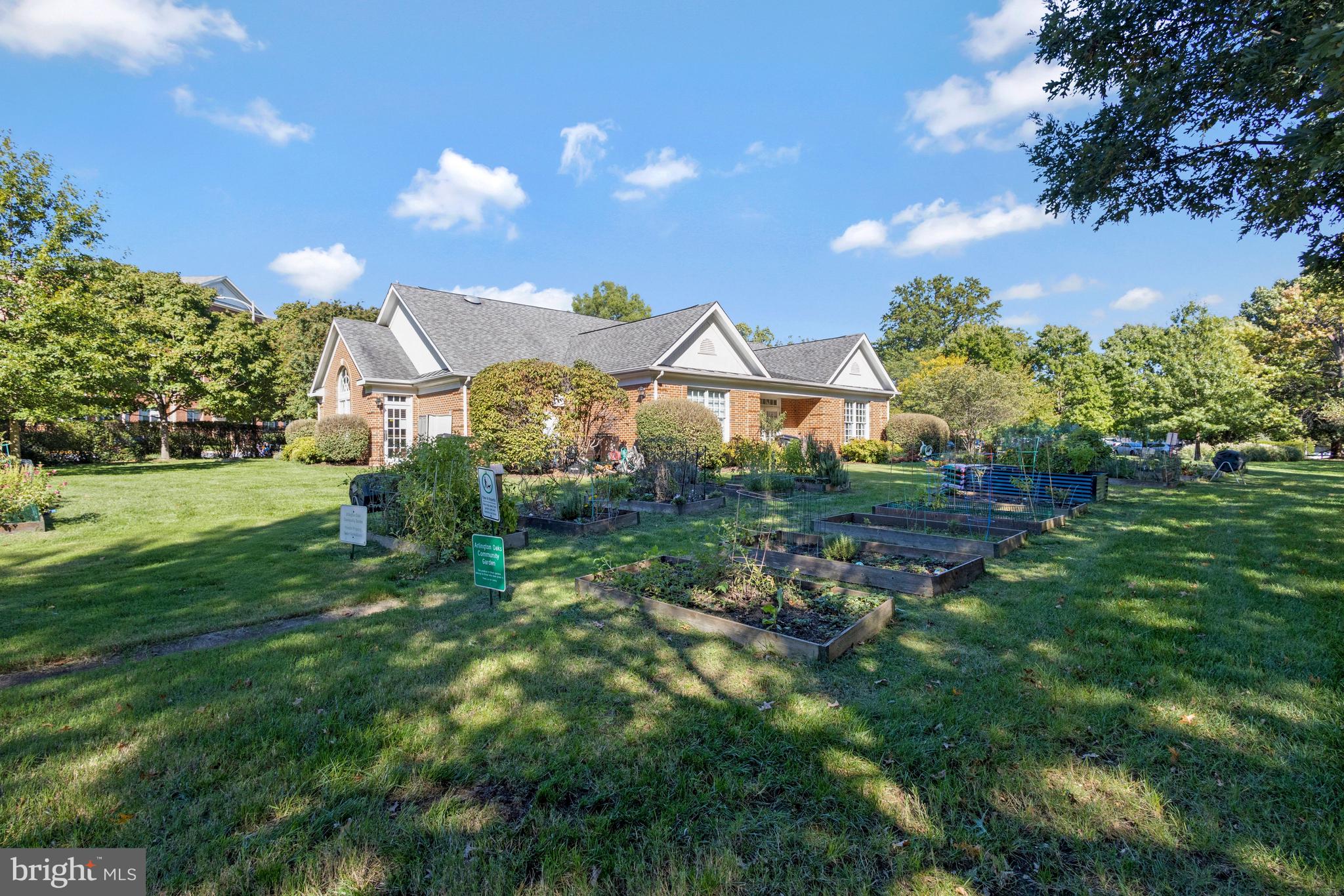 107 N GEORGE MASON DRIVE N 4