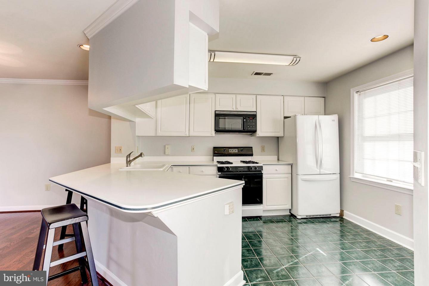 6916 FAIRFAX DRIVE 312