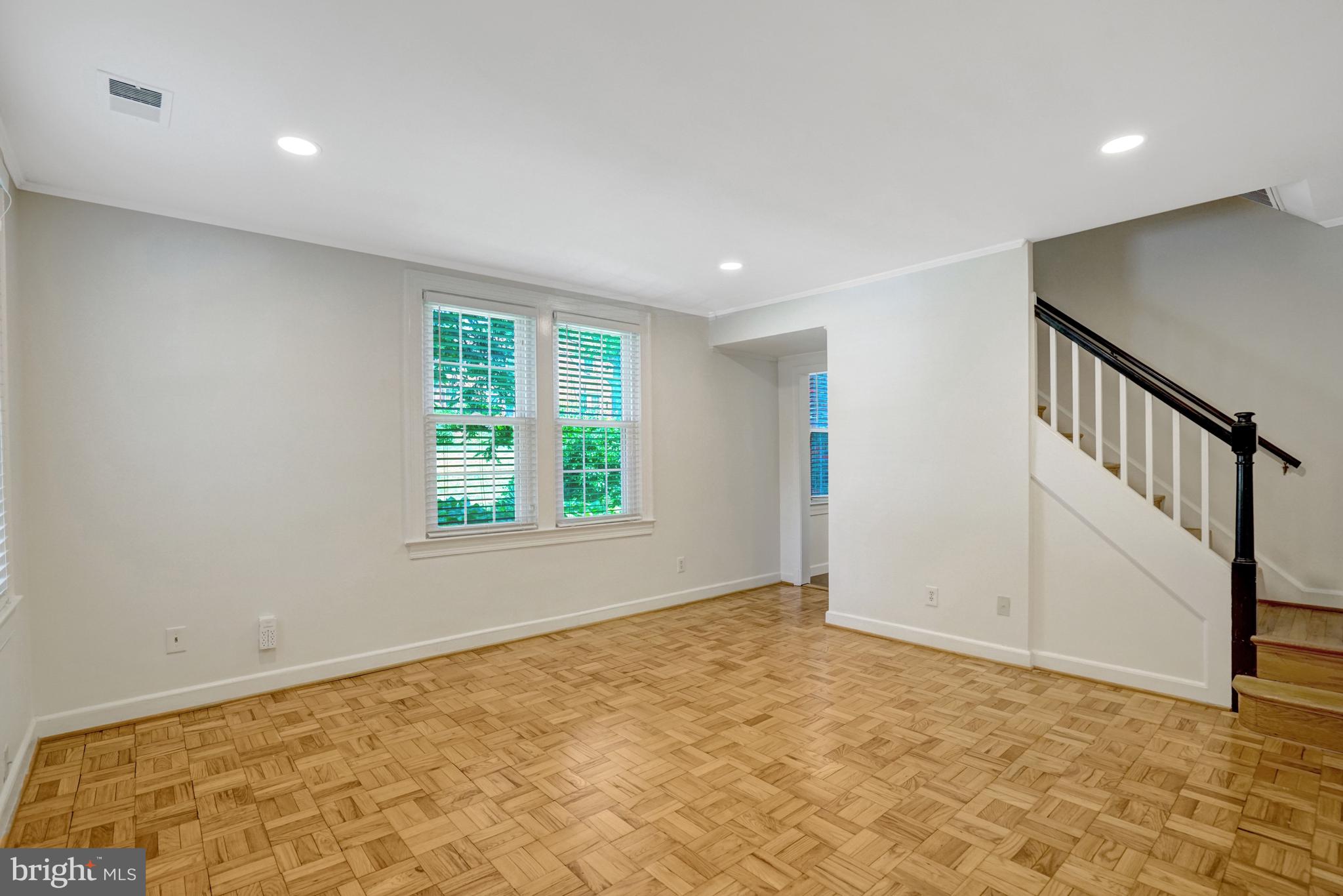 1303 S BARTON STREET 211